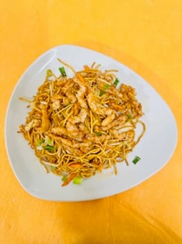 Gebratene Nudeln mit Schweinefleisch Gebratene Nudeln mit Schweinefleisch