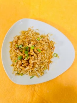 Gebratener Eierreis mit Schweinefleisch
