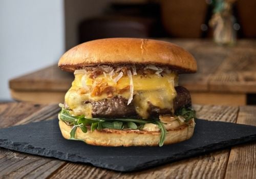 BURGER DES MONATS: 4KäseHoch