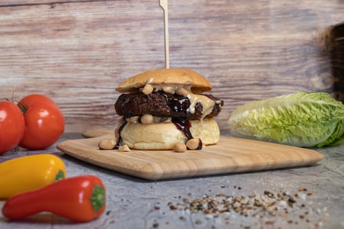 100% Vegan American Breakfast Burger Sweet 100% Vegan American Breakfast Burger Sweet
