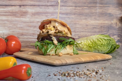 100% Vegan Peanut Cheeseburger 100% Vegan Peanut Cheeseburger