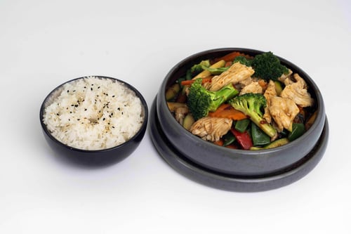 143 - Chicken Sa Ot (leicht scharf) 