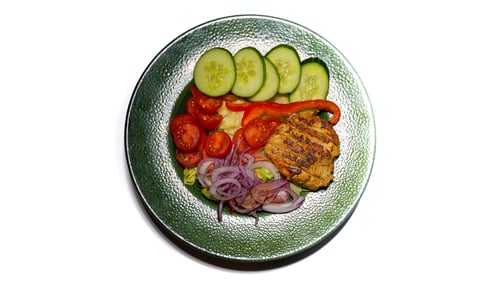 Salat +Hähnchenstreifen