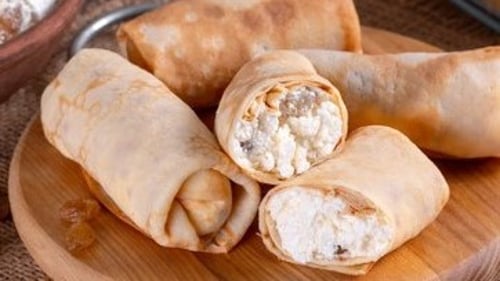BLINI MIT QUARK UND ROSINEN - 4 Stück BLINI MIT QUARK UND ROSINEN - 4 Stück