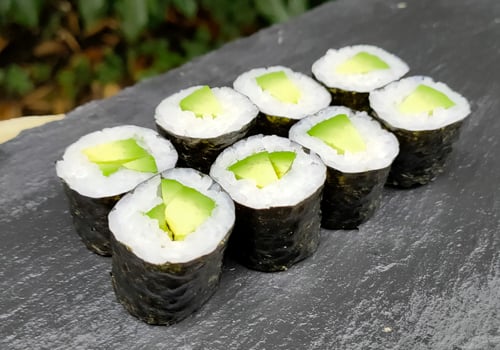 25 AVOCADO MAKI