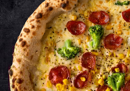 Pizza Sucuk Hollandaise