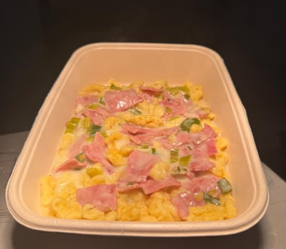 Spätzlipfanne mit Schinken Lauch und Käse Spätzlipfanne mit Schinken Lauch und Käse