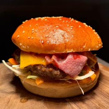 Kalbsbacon-Cheese Burger Kalbsbacon-Cheese Burger
