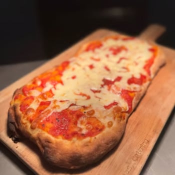 Pinsa Margherita/Wunsch Pinsa Romana Pinsa Margherita/Wunsch Pinsa Romana