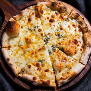 Pizza Quattro Formaggi Pizza Quattro Formaggi