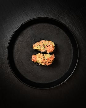 58.Lachs Avocado Gunkan