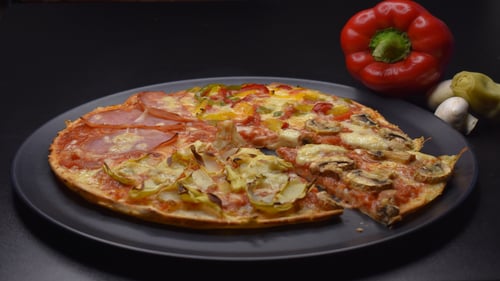 Pizza Quattro Stagioni Pizza Quattro Stagioni