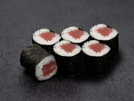 Thunfisch Maki (6 Stück)