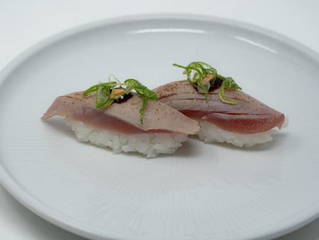 Nigiri Maguro Aburi - abgeflämmt- (2 Stück) Nigiri Maguro Aburi - abgeflämmt- (2 Stück)