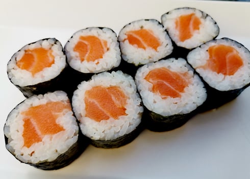 M9. Salmon Maki Roll