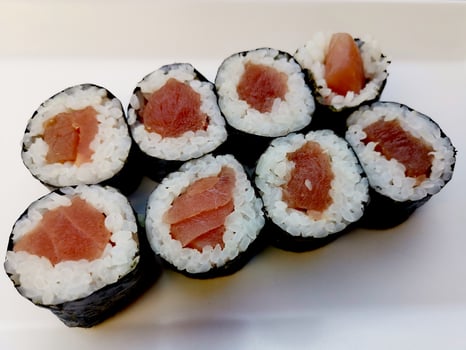 M10. Tuna Maki Roll