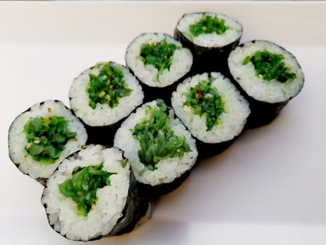 M2. Wakame Maki Roll