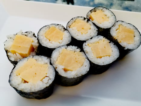 M6. Tamago Maki Roll