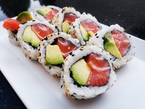 I8. Salmon Roll