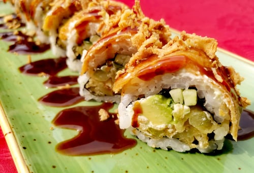 O6.B Spargel Roll mit Avocado Topping O6.B Spargel Roll mit Avocado Topping