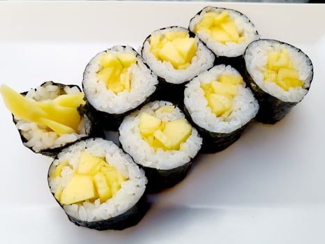 M4. Mango Maki Roll