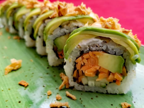 O1.A Oishii Veggie Roll mit Mango Topping O1.A Oishii Veggie Roll mit Mango Topping
