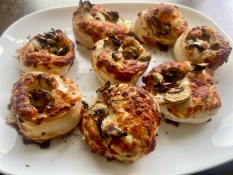 55. Pizzabrötchen Champignons