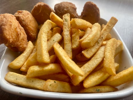 90. Kleine Pommes & 5 Nuggets