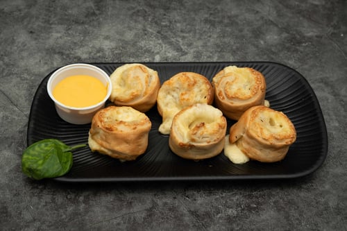Gefüllte Pizzabrötchen (6 Stück) Gefüllte Pizzabrötchen (6 Stück)