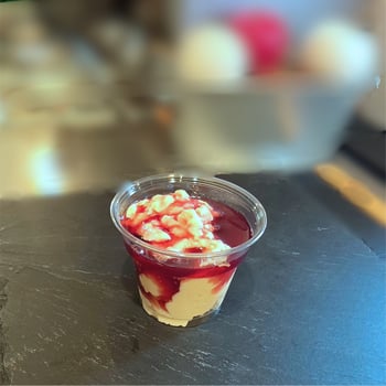 Milchreis mit Erdbeersoße