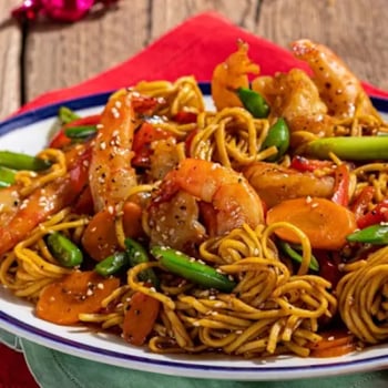 Gebratene Nudeln mit Shrimps Gebratene Nudeln mit Shrimps