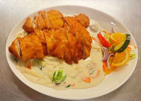 Gebackenes Hühnerfleisch mit Kokosmilch