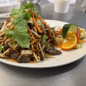 Gebratene Nudeln mit Rindfleisch
