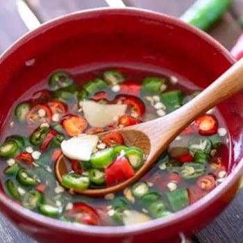 Frisches Chili in Fischsauce