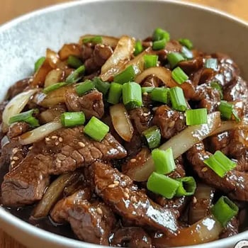 Rindfleisch mit Zwiebeln
