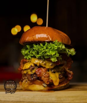 Bacon-Cheeseburger-Menü