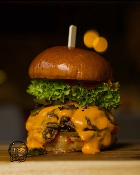 Chili-Cheeseburger-Menü (HOT!!!)