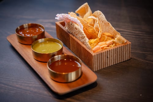 Auswahl an Papadam und Chutneys Auswahl an Papadam und Chutneys