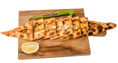 Kuşbaşı pide met kaas en ei 1 portie Kuşbaşı pide met kaas en ei 1 portie