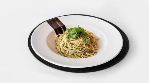 Spaghetti mit Pesto Verde Spaghetti mit Pesto Verde