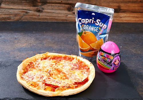 Pizza + Capri Sonne + Spielzeug