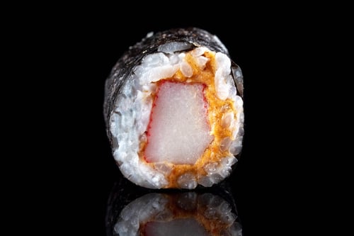 (90b) Surimi Erdnuss Maki 