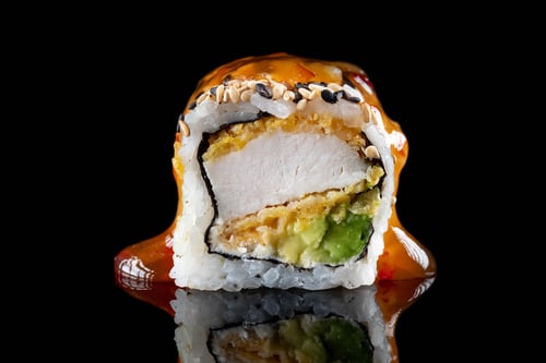 (150a) California Crispy Chicken mit Avocado und Frischkäse (150a) California Crispy Chicken mit Avocado und Frischkäse