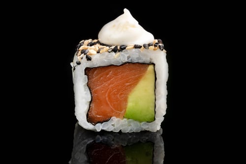 (114) California Lachs mit Avocado und Trüffelmayo