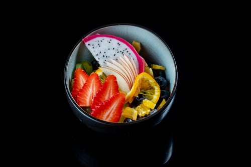 Fruit Box mit Erdbeersoße