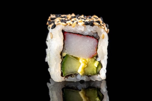 (125a) California Surimi Avocado und Gurke