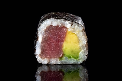 (85a) Tuna Avocado Maki 