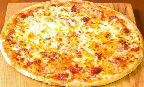 Pizza Sucuk mit Ei