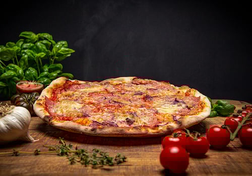 Pizza Knofi-Bombe ø 30cm Pizza Knofi-Bombe ø 30cm