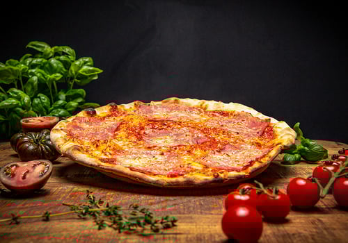 Pizza Schinken ø 50cm Pizza Schinken ø 50cm